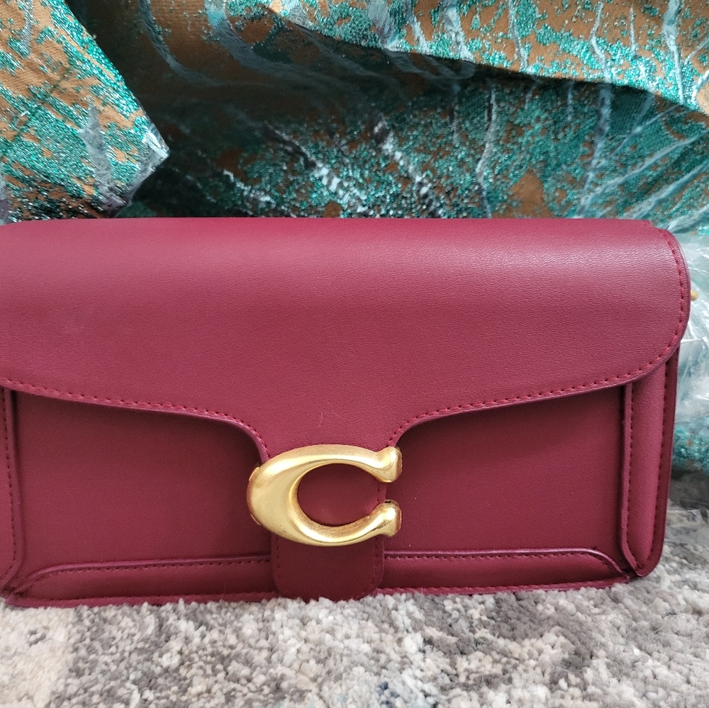 Elegant Burgundy Leather Clutch